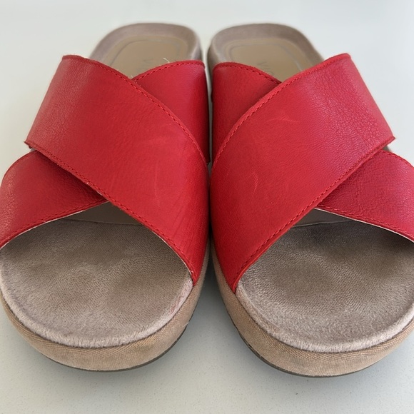 Vionic Hayden Red Leather Wedge Platform Slides Sandals Size 8.5 - Picture 3 of 13
